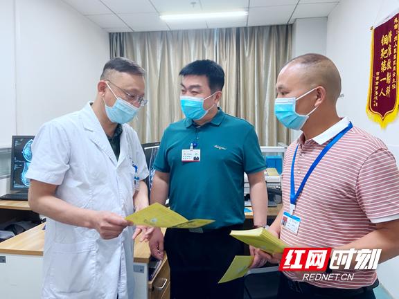 公务医务活动禁止吸烟 违者将会停职罚款！