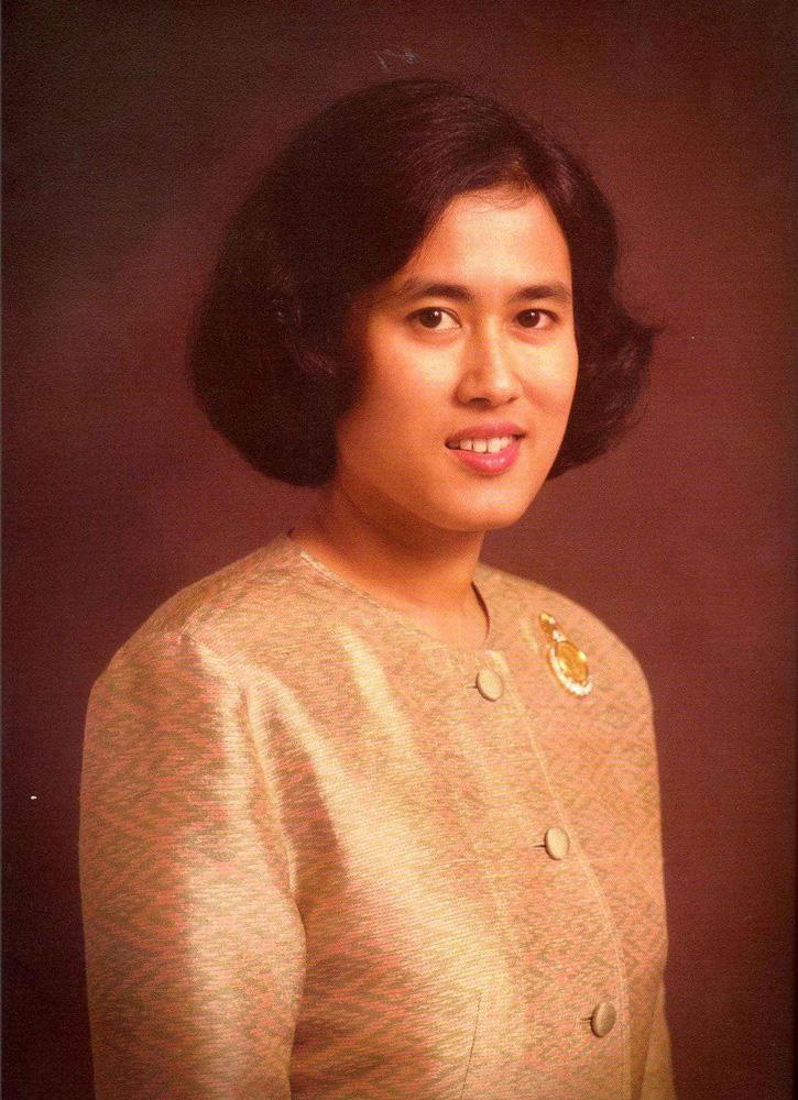 、图片、描述和价格等信息，判断是否存在高度相似或完全相同的情况